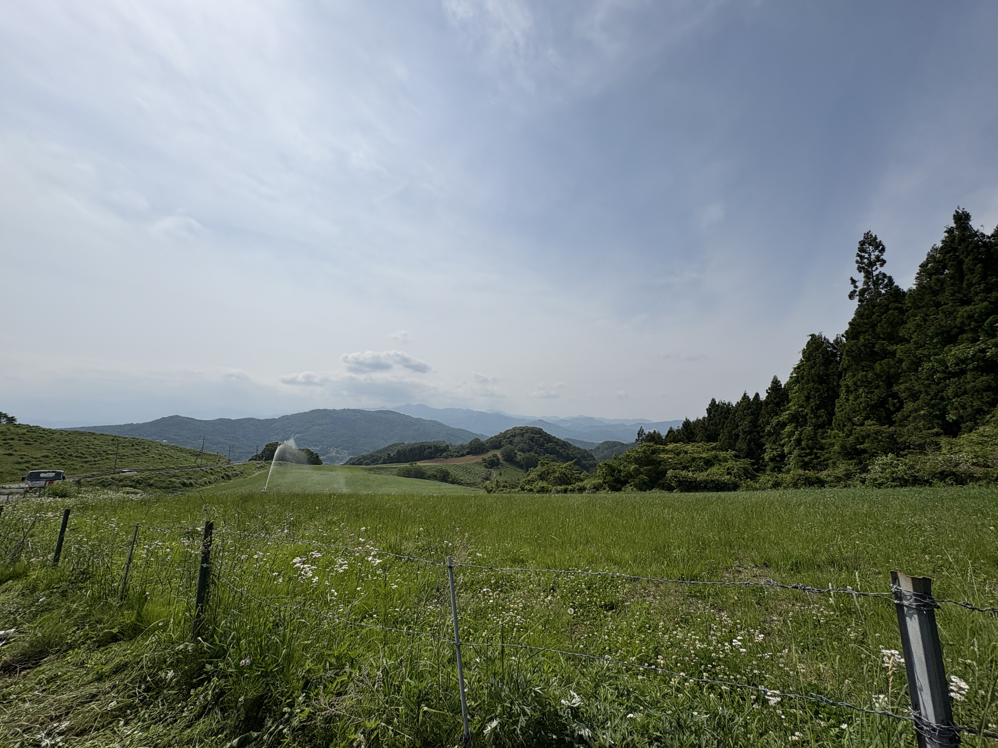 天空の楽校付近の道で